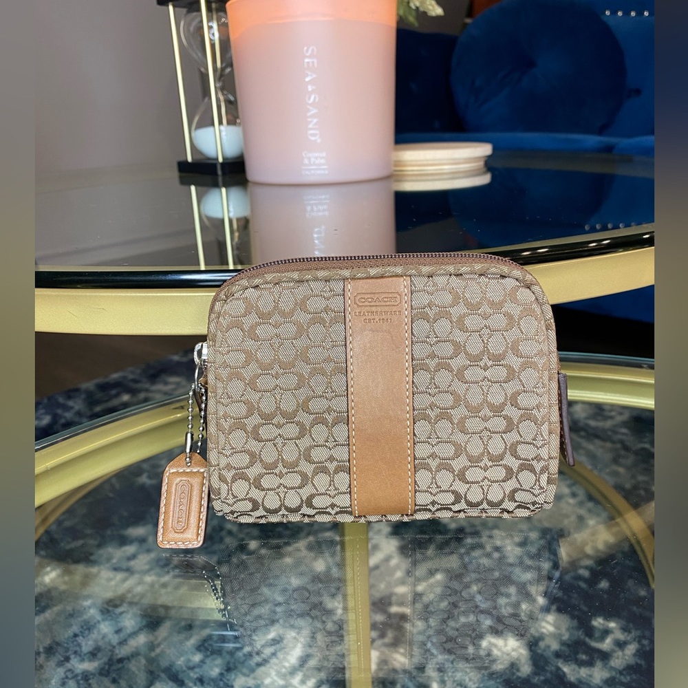 COACH ✨ Vintage Signature Print Bag Zipper
Mini Pouch Wallet 🤍